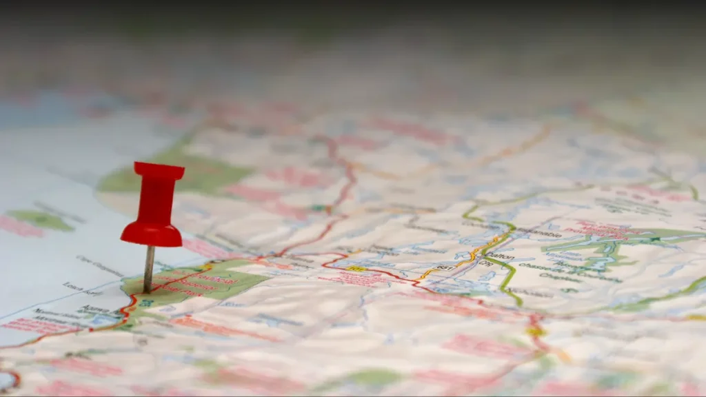 Puntero en un mapa representando un localizador de coche