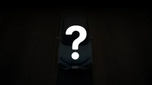 Imagen de coche con signo de interrogación, representando el modelo más vendido en España en 2025