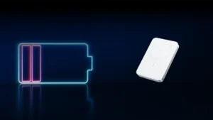Cargador portátil Anker MagGo con carga inalámbrica Qi sobre fondo oscuro, diseñado para viajes largos en coche